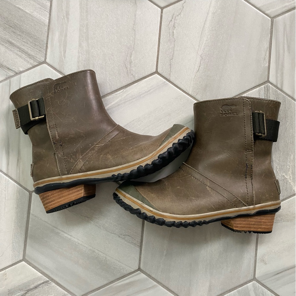 Sorel olive green leather rain boots